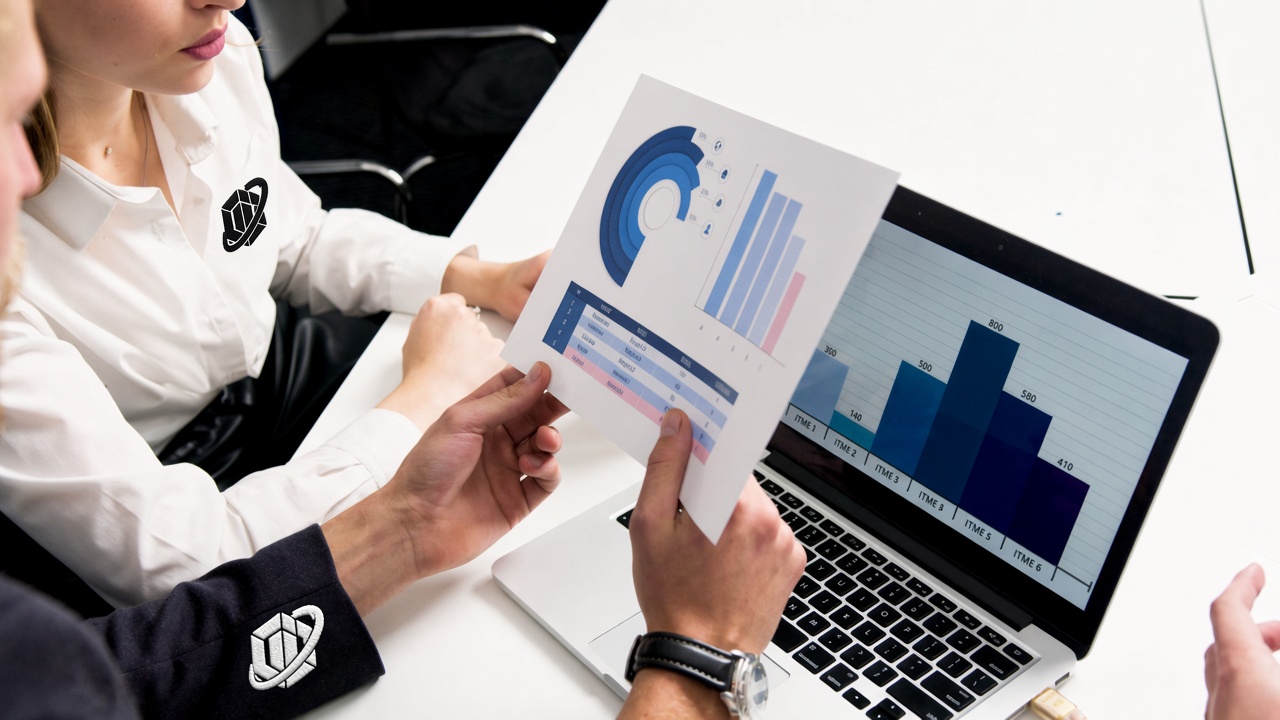QUSXFI investing desk — reviewing a portfolio allocation